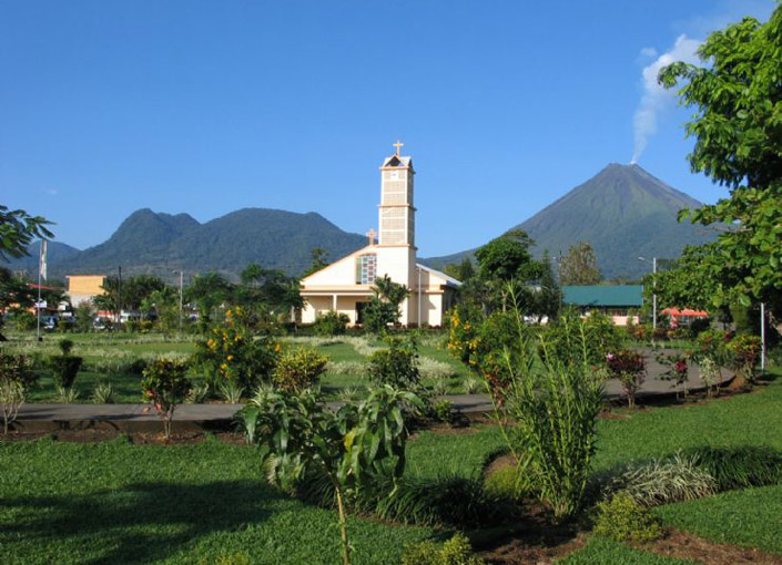 costa rica rainforest and volcano discovery tour